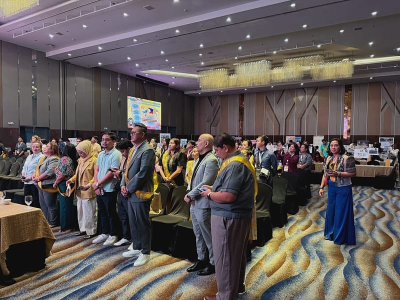 Buyers and sellers on the trade floor at a past WITM mart.